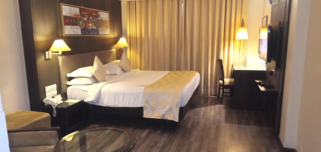 The President-A Boutique Hotel Ахмедабад Екстериор снимка