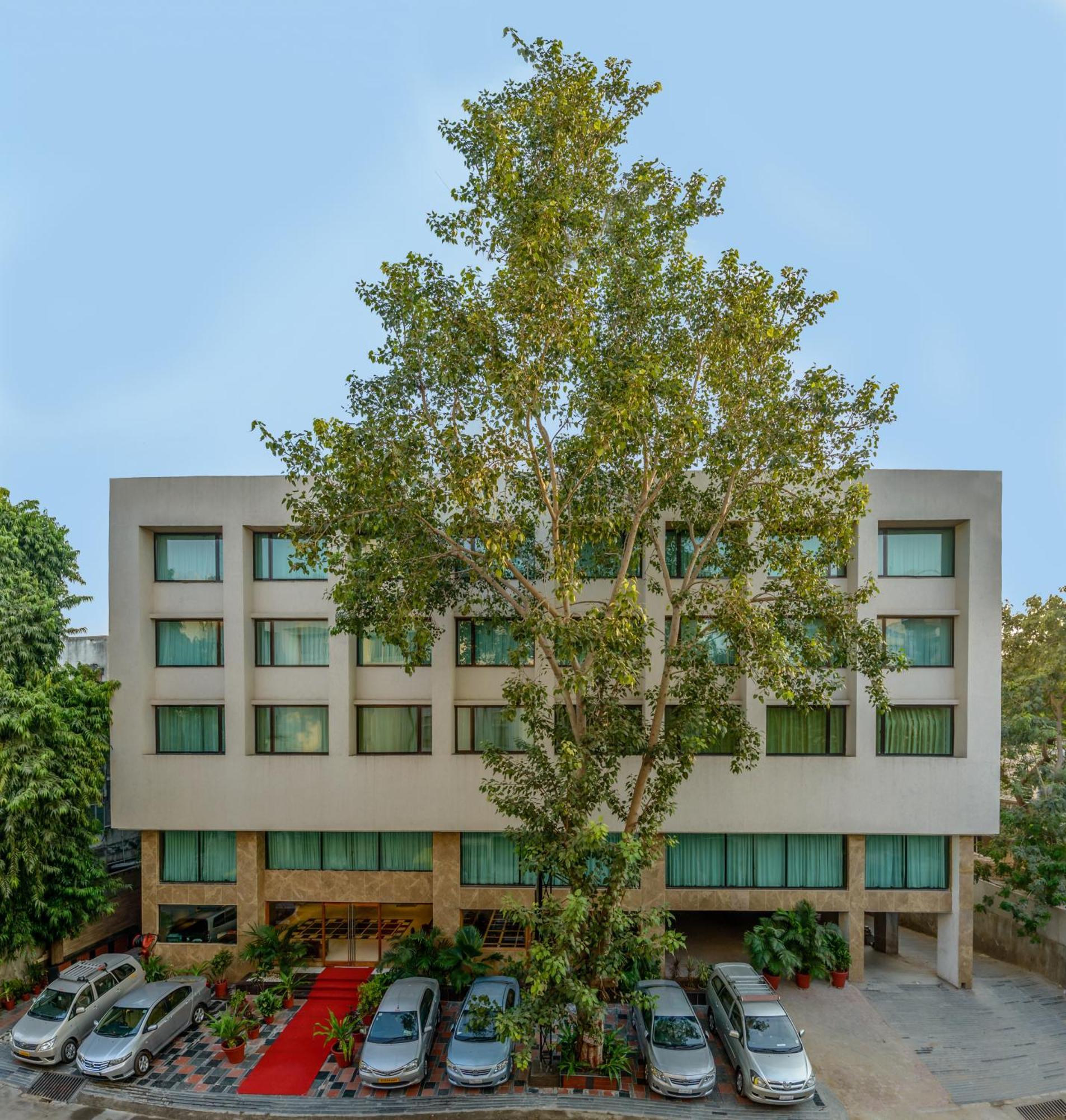 The President-A Boutique Hotel Ахмедабад Екстериор снимка