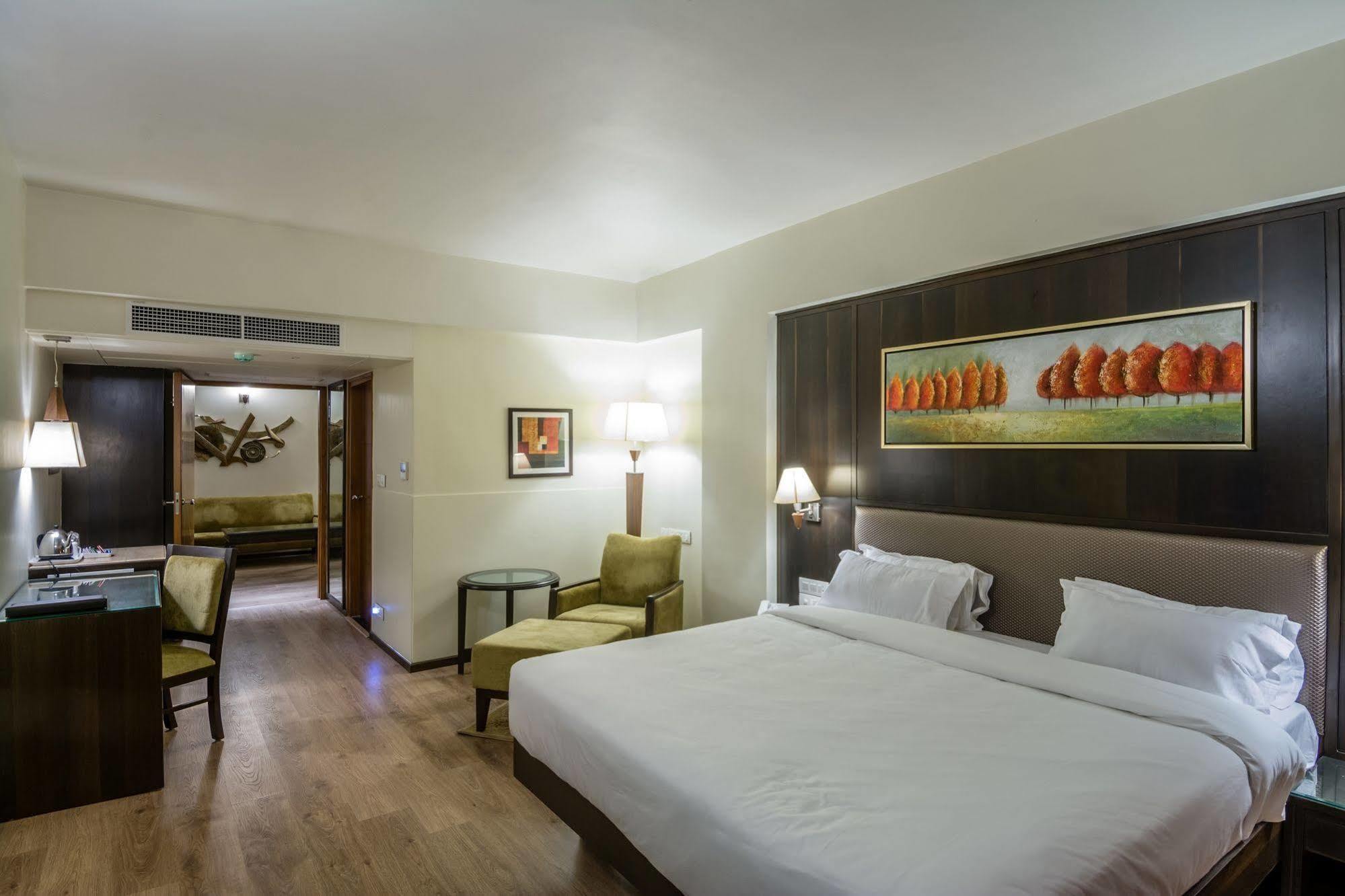 The President-A Boutique Hotel Ахмедабад Стая снимка