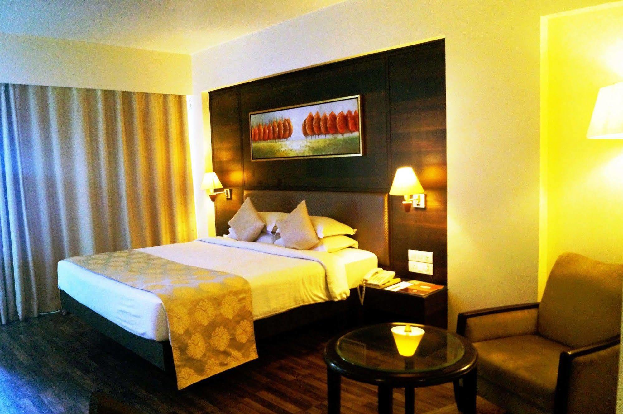 The President-A Boutique Hotel Ахмедабад Екстериор снимка
